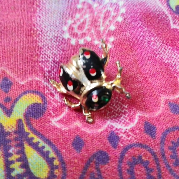 Simple Small Bug Pin - Picture 4 of 6